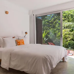 Casa De Piedra Apartahotel